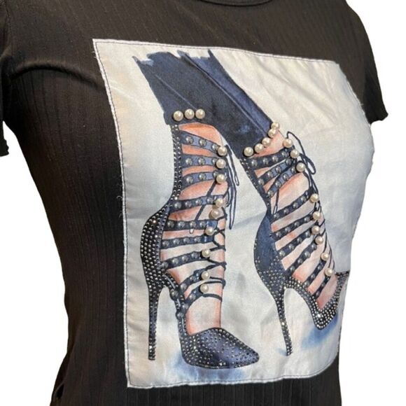 Free Kisses Stiletto Graphic Pearl and Rhinestone Embellished Top Size Small - Picture 1 of 8